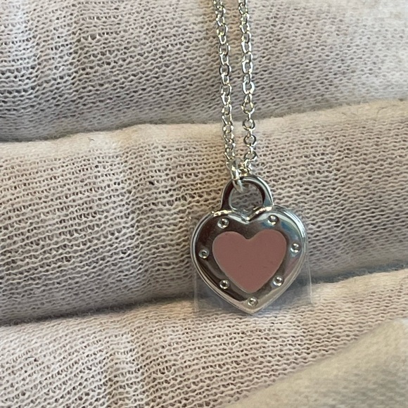 Solid Sterling Silver Classic Style heart necklace - Picture 11 of 11
